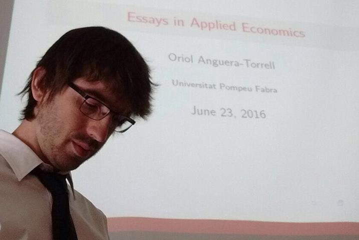 “Essays in Applied Economics”, la tesi del Dr. Oriol Anguera, rep qualifació de cum laude